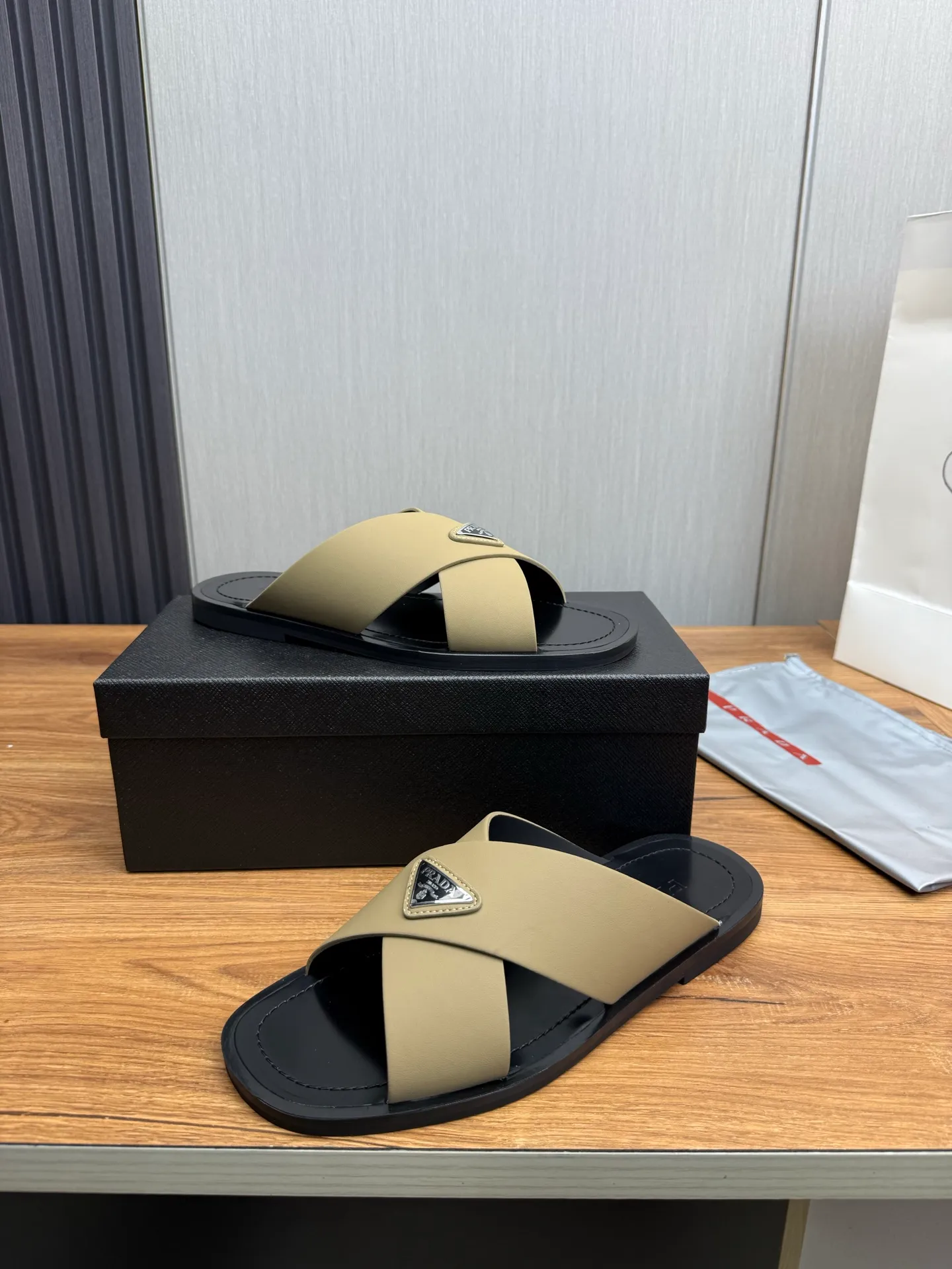 Factory price 340💰 ＰＲＡＤＡPrada - popular men's slippers hot sale 🔥 🩴Official website one to one production 38-45 sizes 45 46 🉑️Customized!